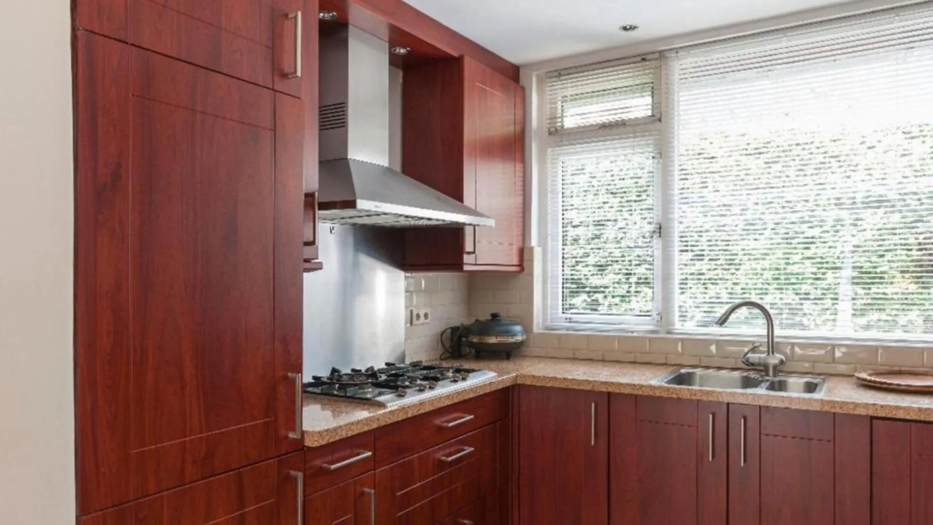 Homestay Ground Floor And Twin Bedroom In Luxurious Villa With Beautiful Garden Very Near Tue And Centre Eindhoven