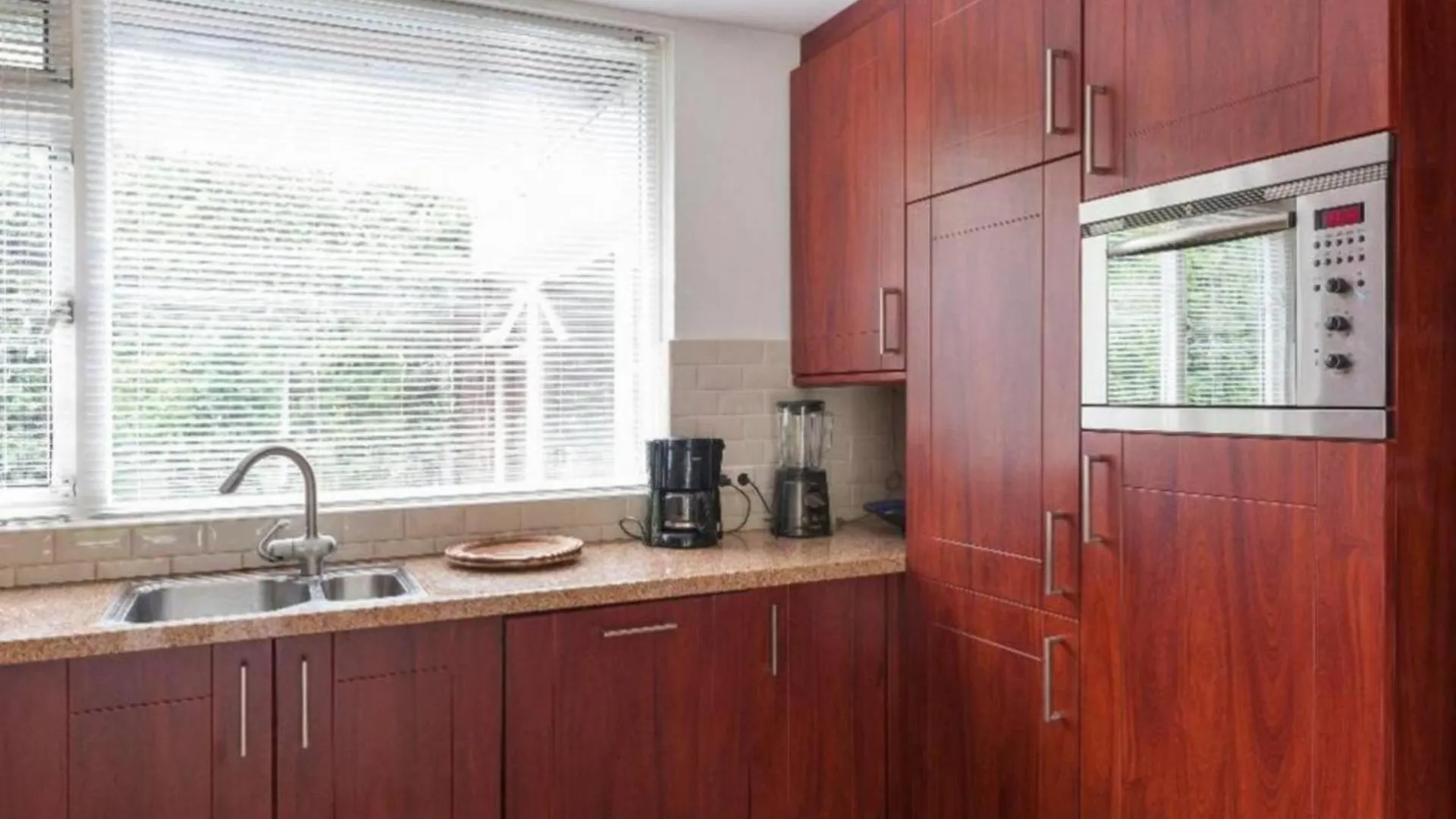 Ground Floor And Twin Bedroom In Luxurious Villa With Beautiful Garden Very Near Tue And Centre Eindhoven Homestay