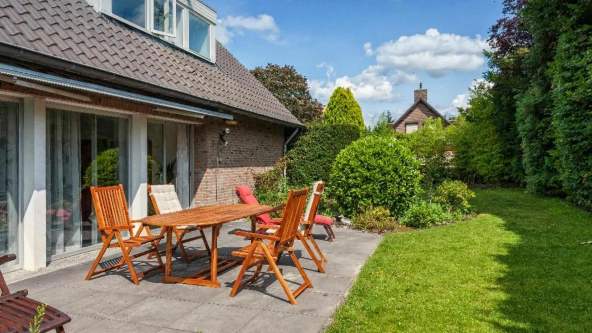 Homestay Ground Floor And Twin Bedroom In Luxurious Villa With Beautiful Garden Very Near Tue And Centre Eindhoven