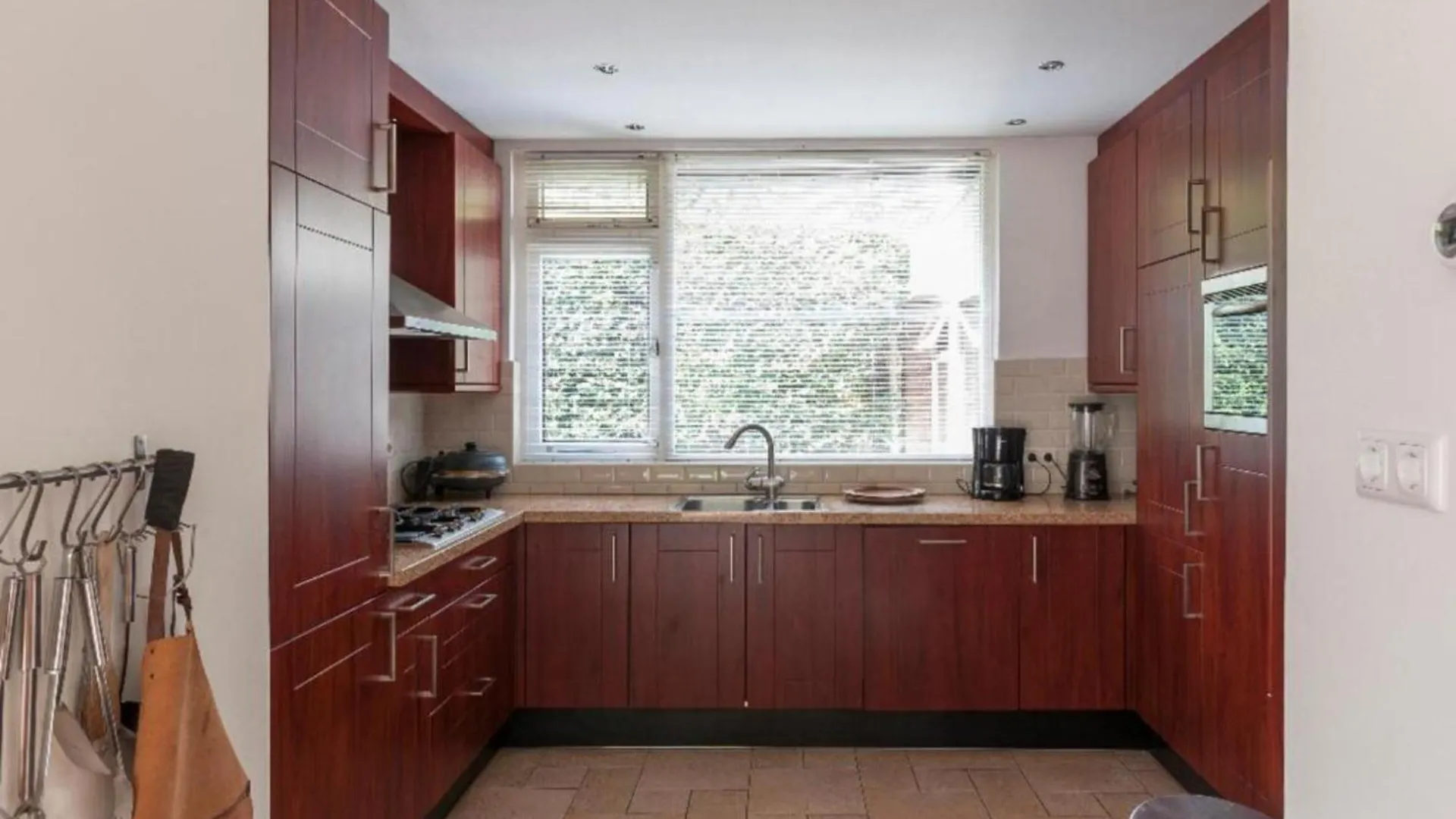 Ground Floor And Twin Bedroom In Luxurious Villa With Beautiful Garden Very Near Tue And Centre Eindhoven Países Baixos